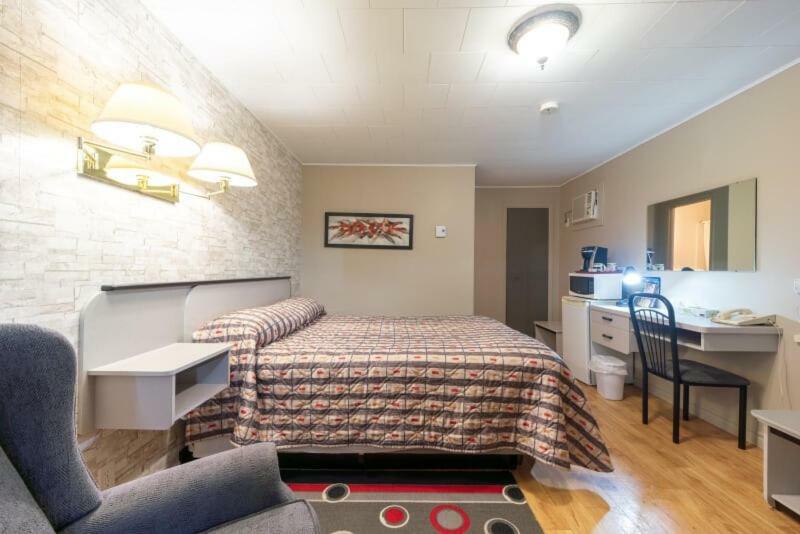 Motel Claude Degelis Esterno foto