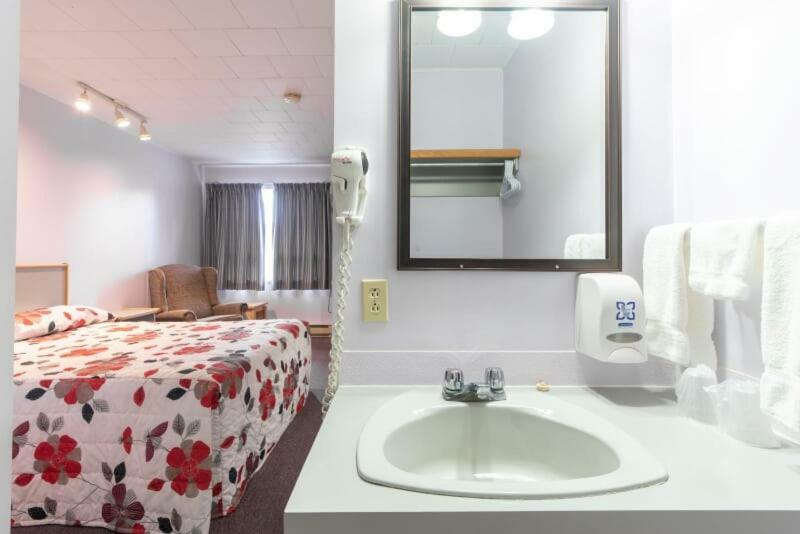 Motel Claude Degelis Esterno foto
